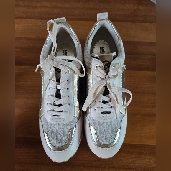 Michael Kors shoes - Picture 5 of 11